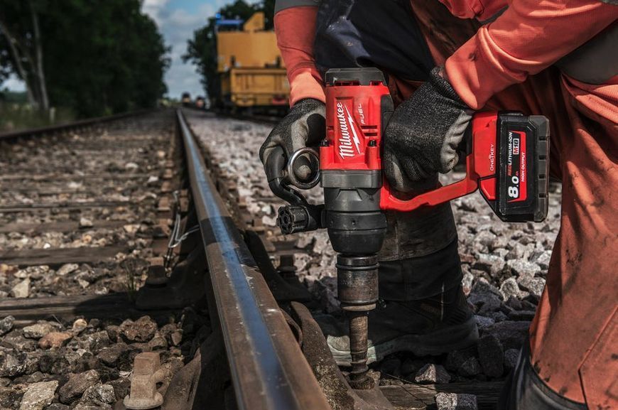 Гайковерт акумуляторний безщітковий 1'' MILWAUKEE, M18 ONEFHIWF1-802X, 2400Нм (зарядний пристрій M12 4933499254 фото