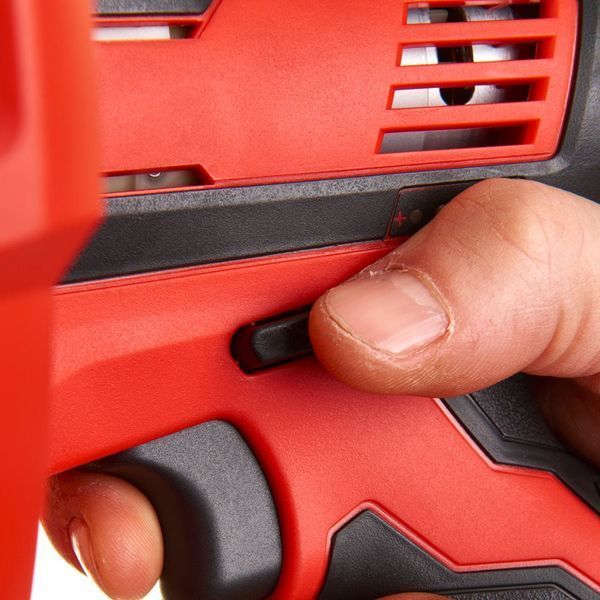 Машина прочистна акумуляторна MILWAUKEE, M12 BDC6-202C, трос 6м (зарядний пристрій С12 С , 2 акумуля 4933451635 фото