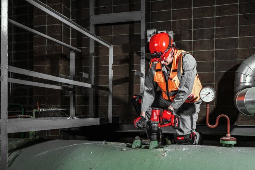 Гайковерт аккумуляторный бесщеточный 1'' MILWAUKEE, M18 ONEFHIWF1-0X, 2400Нм, с кольцом (HDкейс) 4933459732 фото